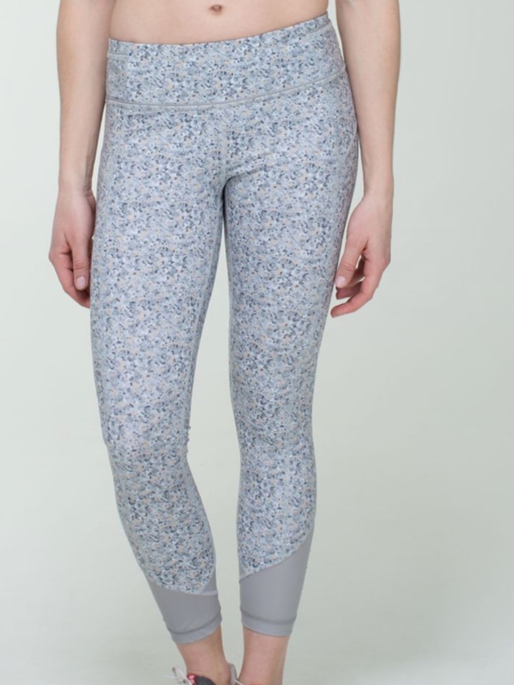 ✨ Lululemon Pace Queen Tight Size 4 Fleur Silver Spoon Cropped Leggings Size 4 - Picture 2 of 12